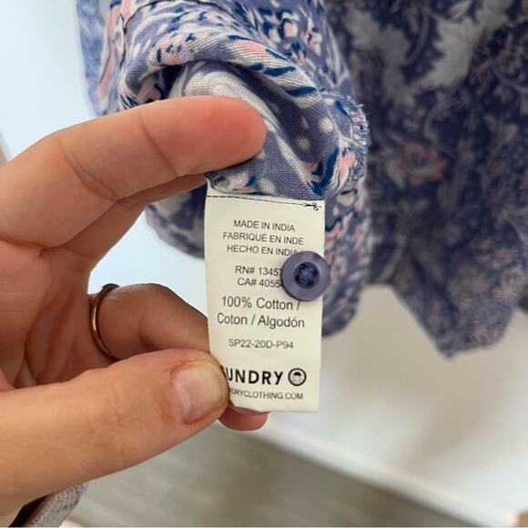 SUNDRY Wild Floral Henley Top in Chambray Size L - Picture 4 of 4